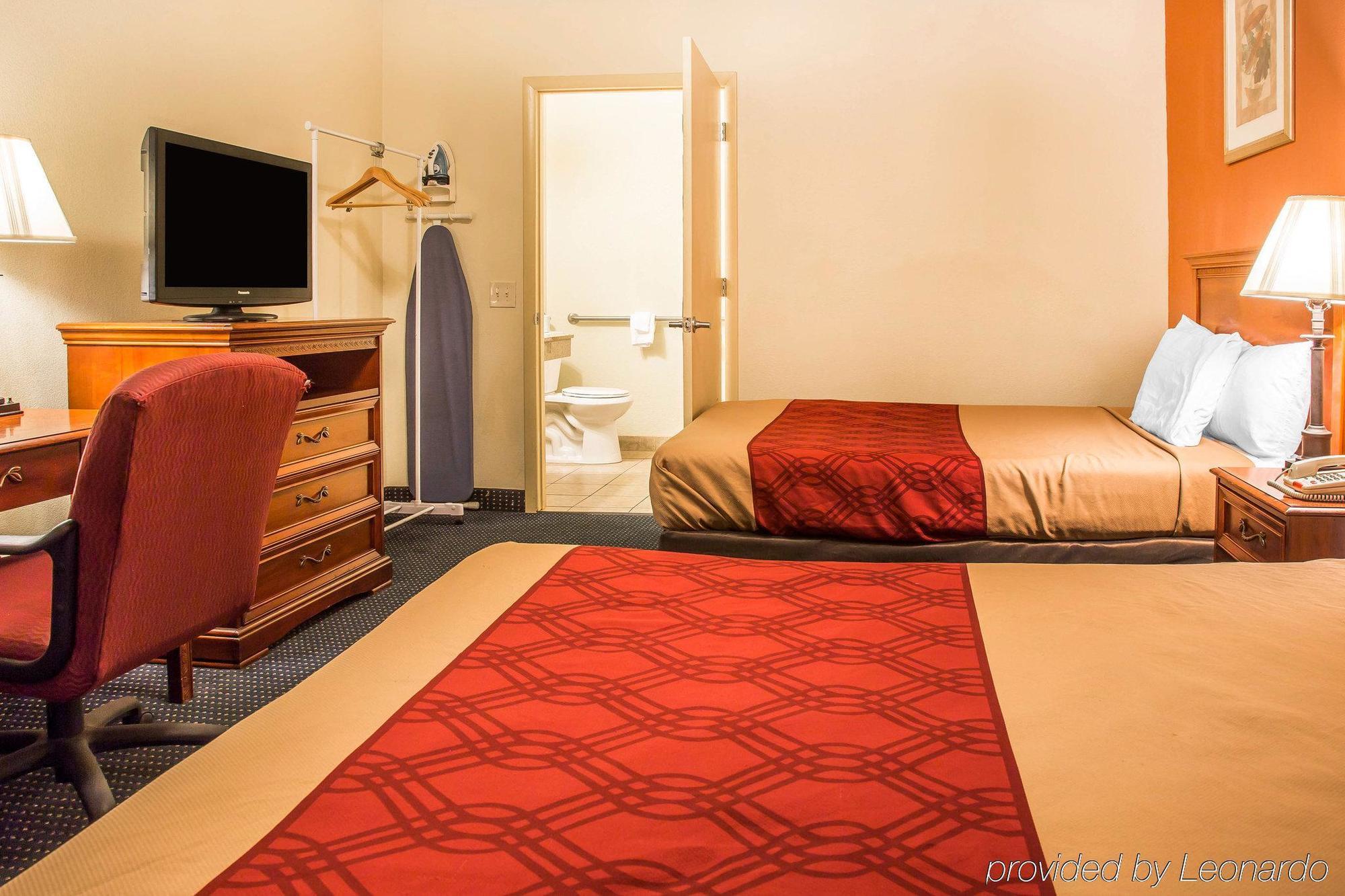 Red Carpet Inn Norwalk Exterior foto
