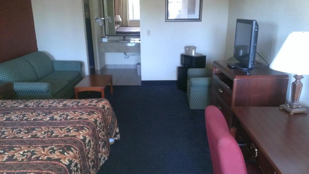 Red Carpet Inn Norwalk Exterior foto