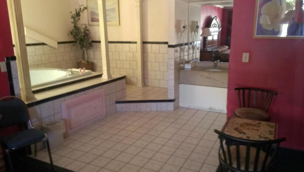 Red Carpet Inn Norwalk Exterior foto