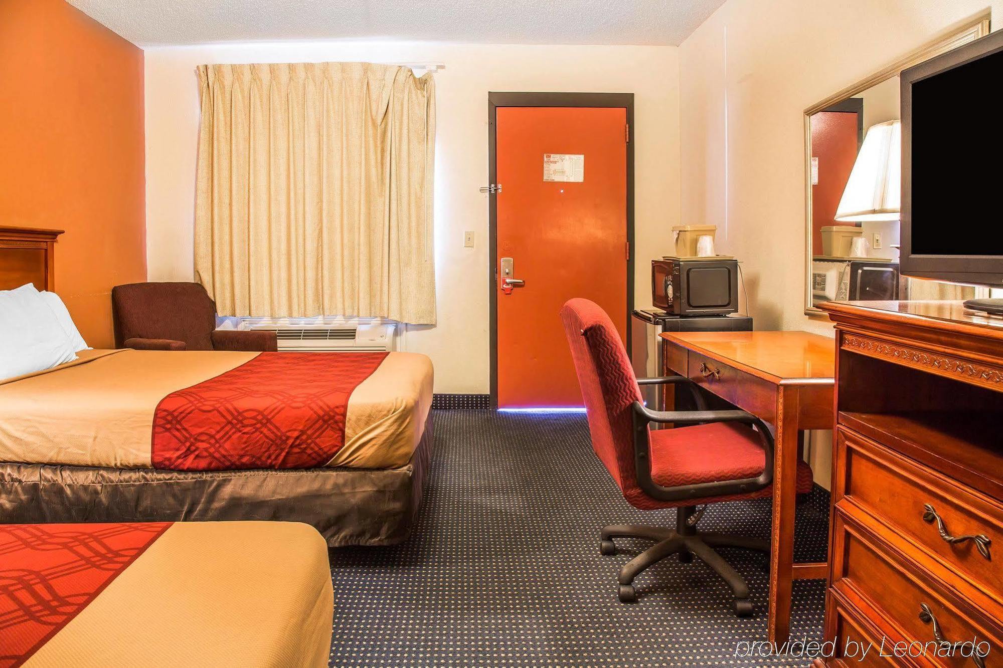 Red Carpet Inn Norwalk Exterior foto