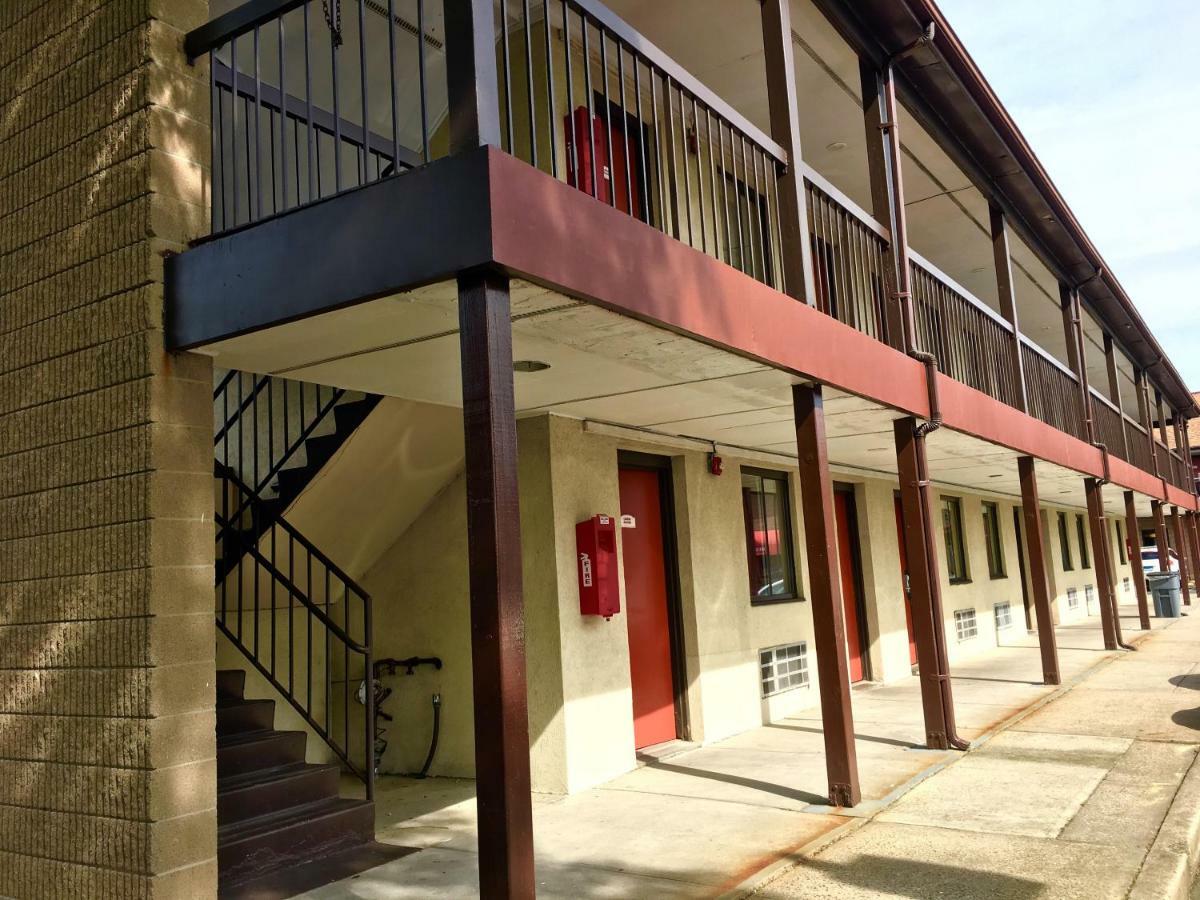 Red Carpet Inn Norwalk Exterior foto