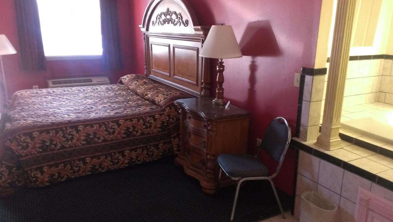 Red Carpet Inn Norwalk Exterior foto